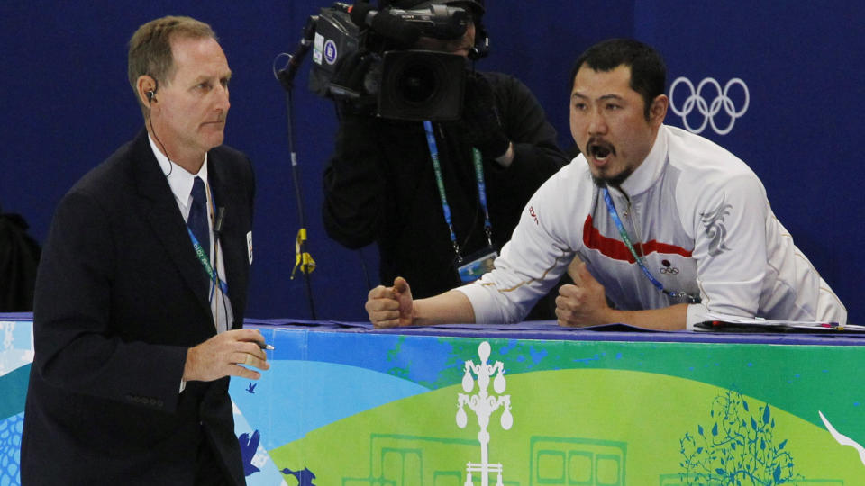 OMDISKUTERT: S�r-Koreas trener Choi Kwang-bok reagerte med vantro da laget hans ble disket etter � ha vunnet gull.Foto: SCANPIX/REUTERS/David Gray