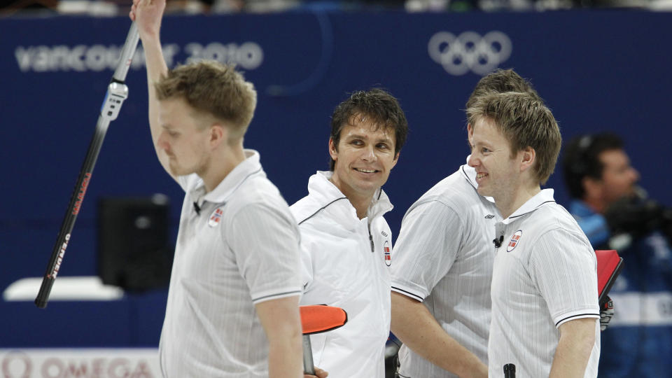 DR�MME-OL: Thomas Ulsrud og Norge kjemper om OL-gull i curling, og det kan bli l�nnsomt. Foto: Scanpix/REUTERS/Andy Clark