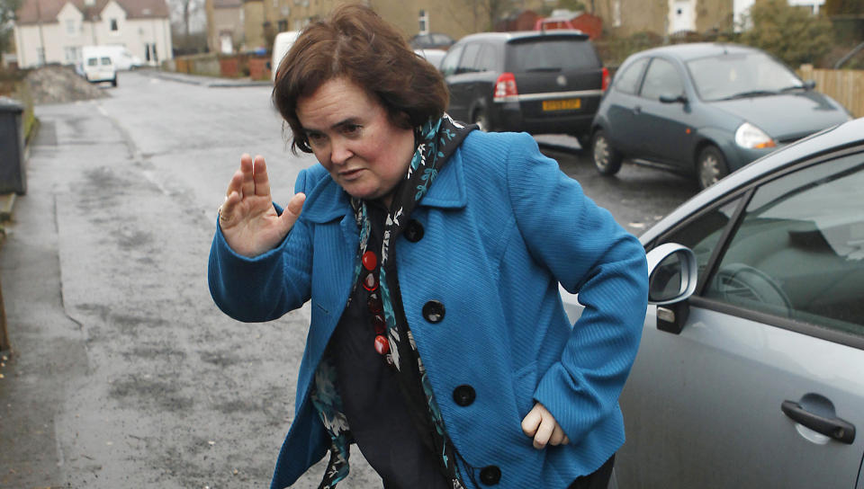 P� VEI HJEM: Susan Boyle overrasket en innbruddstyv da hun kom hjem etter � ha spilt inn veldedighetssingelen �Everybody hurts�. N� er tyven fakket, og m� m�te i retten. Foto: SCANPIX
