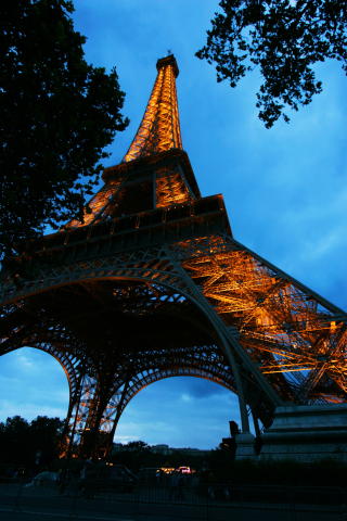 PARIS: Eiffelt�rnet har 1665 trappetrinn. Foto: Geir B�lstad