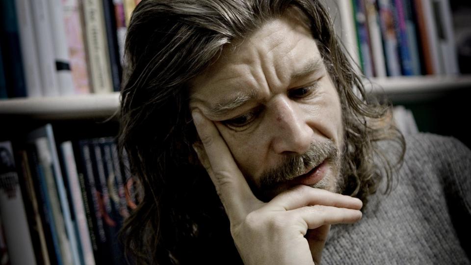 I HARDT V�R: Karl Ove Knausg�rds familie p� farsiden har truet med s�ksm�l etter �Min kamp�-b�kene. Foto: Lars Eivind Bones