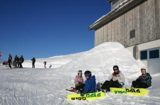 SKEIKAMPEN: En pause i solveggen. 
Foto:  Eli-Brit Edvardsen