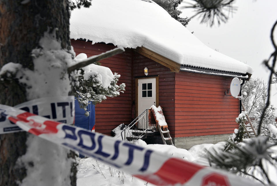 - FOR J�VLIG: En mann (37) er siktet for forsettelig drap p� en 49-�r gammel mann i denne boligen i Aurskog. Mannens samboer, som er den dreptes ekskone, er siktet for legemsbeskadeligelse. - Det er helt for j�vlig. Det er det som er � si om det, sier en av naboene til Dagbladet. Foto: John T. Pedersen/Dagbladet