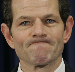 SKANDALEGUVERN�R: New Yorks n�v�rende guvern�r David A. Paterson ser ut til � sikte seg inn til samme tittel som sin forgjenger, Eliot Spitzer, som m�tte g� etter sexavsl�ringer. Foto: AP Photo/Mary Altaffer/Scanpix