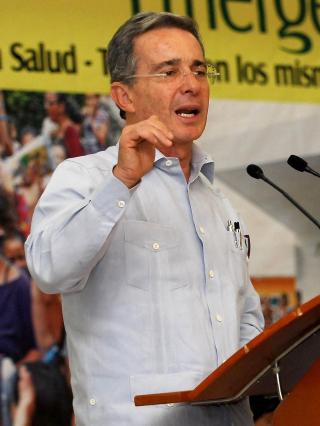  NEI FRA DOMSTOLEN:  President Alvaro Uribe p� en pressekonferanse fredag der han opplyste at han gir opp � bli president en tredje epriode. FOTO: AP/SCANPIX.