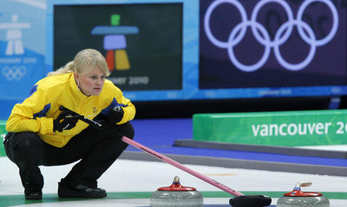  NYTT OL-GULL:  Sveriges skip Anette Norberg tok et nytt OL-gull etter dranatisk finaleavslutning i natt. FOTO: REUTERS/SCANPIX.