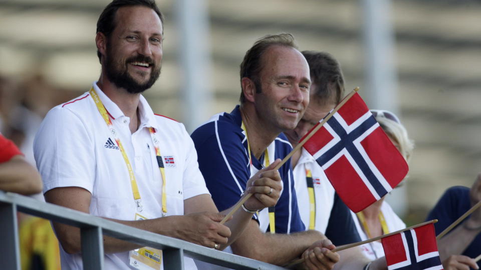  P� TUR:  Statsrpd Trond Giske og kronprins Haakon p� kajakkfinale under OL i Beijing i 2008. N� skal de m�tes oftere p� hjemmebane. FOTO: ERIK JOHANSEN, SCANPIX.