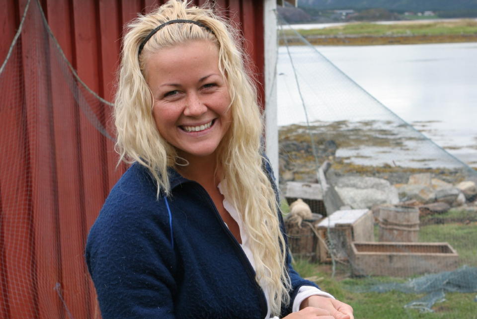 AMBULANSESJ�F�R: Karin Jonassen innr�mmer at hun fikk bruk for erfaringen hun har f�tt som ambulansesj�f�r, men vil ikke g� n�rmere inn p� hva det innebar. - Det er jo alltid noen som skader seg, og det vil det nok v�re denne gangen ogs�, sier hun hemmelighetsfullt. Foto: TV2