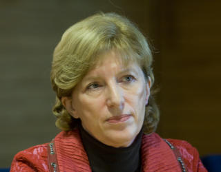 LATTERMILD: UDI-direkt�r Ida B�rresen regner med at folk forst�r at det ikke var hun som la ut sexmeldingen p� nettstedet Twitter. Foto: Scanpix