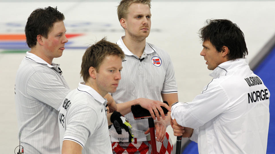 TAPTE: Skipper Thomas Ulsrud og det norske laget m�tte se seg sl�tt av sterke Canada. Ulsruds menn ble et hakk for sm� for kanadierne. Foto: Lise �serud / Scanpix