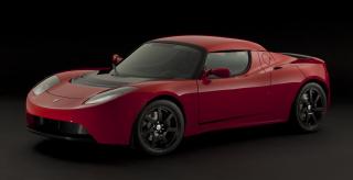 TESLA ROADSTER SPORT: Teslas roadster har f�tt en sportslig s�ster. Som f�r yter den 288 hestekrefter og har samme 380 kilometers rekkevidde, men dreiemomentet er �kt fra 370 til 400 nm, og det bidrar til enda heftigere akselerasjon. Prisen �ker ikke overraskende i takt med prestasjonene, krysser du av for sportsutgaven gj�r den et hopp fra 84.000 til 99.000 euro. Regn derfor med � betale rundt 900.000 kroner her i landet.
