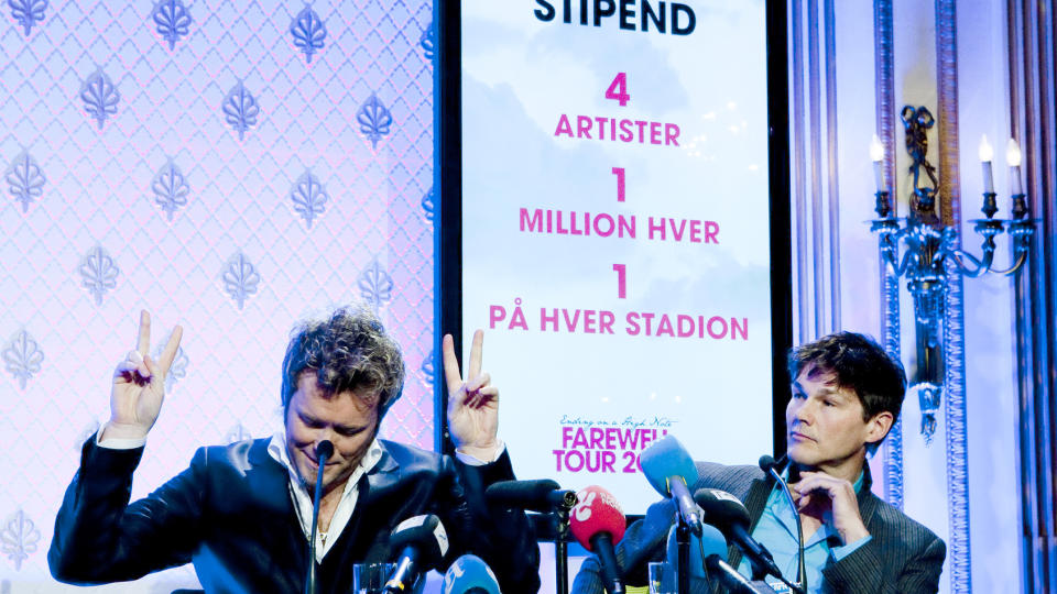 GIR BORT PENGER: a-ha legger inn seks ekstrakonserter rundt om i Norge, f�r den definitive avskjeden i Oslo Spektrum i desember, sa Magne Furuholmen (t.v) og Morten Harket p� en a-ha pressekonferanse mandag. P� konsertene gir de ogs� bort �n million hver til fire ulike artister som ogs� f�r spille p� samme scene som det norske suksessbandet. Foto Scanpix.
Foto: Gorm Kallestad / Scanpix