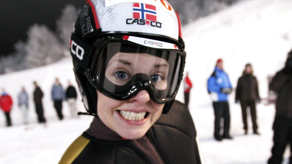 H�PER MANGE M�TER OPP: Anette Sagen vil mest av alt hoppe langt n�r hun svever ned den nye Holmenkoll-bakken. Foto: Heiko Junge / SCANPIX
