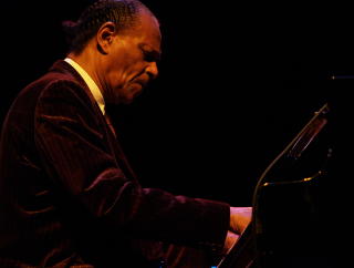 KOMMER: McCoy Tyner skal til Kongsberg i sommer. Foto: Terje Mosnes/Dagbladet

Foto: Terje Mosnes/Dagbladet