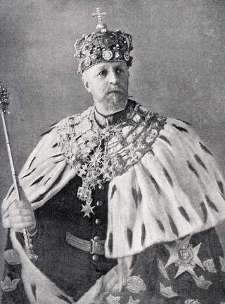 DEN SISTE MED KRONE P� HODE: Kong Oscar II ble kronet i 1873. Han var ogs� norsk konge fram til 1905 og ble kronet i Nidarsdomen. S�nnen hans Gustav V overtok i 1907, men lot seg ikke krone. Foto: WIKIMEDIA