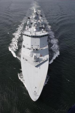 PIRATAKSJONERTE: Danske HDMS Absalon - et skip i Absalon-klassen - har deltatt i flere direkte aksjoner mot piratvirksomheten utenfor Somalia.