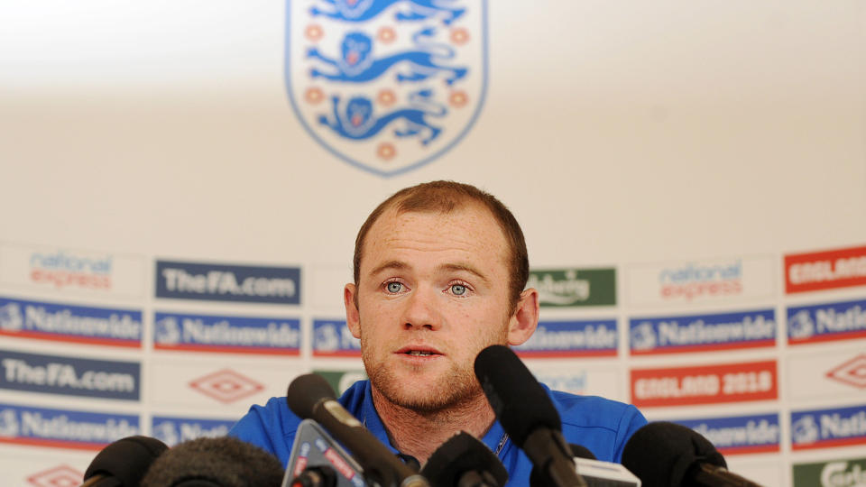 MANER TIL TERRY-ST�TTE: Wayne Rooney h�per engelske supportere gir John Terry en god mottagelse n�r England m�ter Egypt p� Wembley p� onsdag.Foto: SCANPIX/AFP PHOTO/Ben Stansall