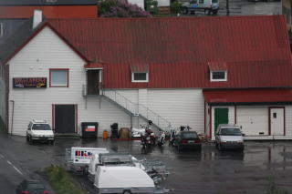 TROMS�: Dette huset i Troms� ble kj�pt i 2008 av to HA-medlemmer og brukes til klubblokaler. Prisen var tre millioner. Foto: NRK