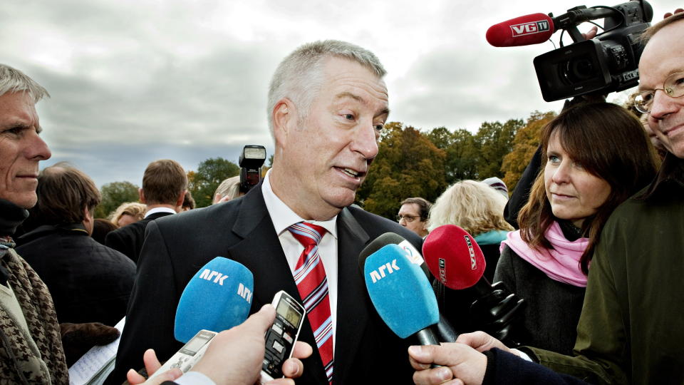 FESTBREMS?
Finansminister Sigbj�rn Johnsen (Ap) skal angivelig ha �nsket � stoppe salg av tobakk og alkohol p� taxfree.  Foto: Nina Hansen / Dagbladet