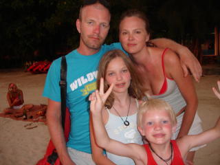 FAMILIEN: N�yaktig hele familien p� ferie i 2007. B�rd, Beate, Sunniva og Zacharias.