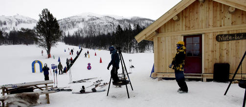 NISTEBUI: Her kan egen niste og nygrillede p�lser nytes innend�rs.