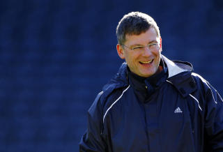 SKAL SPILLE, IKKE DRIKKE: Skottland-sjef Craig Levein mener det bare er sunn fornuft � holde seg helt unna alkohol i forbindelse med landskamper. Foto: REUTERS/David Moir