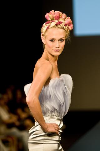 MER MILJ�VENNLIG MOTE: Nina Skarra har mye fokus p� s�kalt b�rekraftig mote. Her fra visningen hennes under Oslo Fashion Week i fjor. Foto: STELLA PICTURES