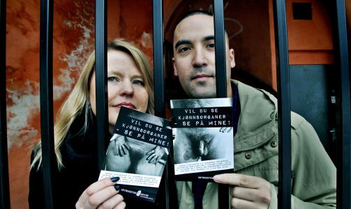 VIL DU SE KJ�NNSORGANER?: Med slagordet �Vil du se kj�nnsorganer &mdash; se p� mine!�, sendte Antirasistisk Senter i forrige uke ut tusen postkort til justisminister Knut Storberget (Ap). Foto: JACQUES HVISTENDAHL