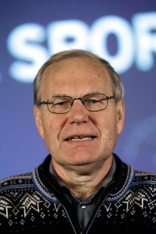 F�TT MANGE HENVENDELSER: NRKs Arne Scheie har merket folks reaksjoner i dag.
Foto Knut Falch / SCANPIX