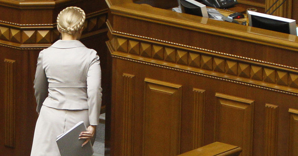 NEDERLAG: Julia Tymosjenko ankom parlamentet i dag til det som skulle bli et politisk nederlag for henne. Foto: REUTERS/Gleb Garanich/SCANPIX