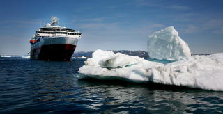 CRUISE: Hurtigruta Fram p� tur til Gr�nland helt uten norsk vin. Foto: Odd Roar Lange.
