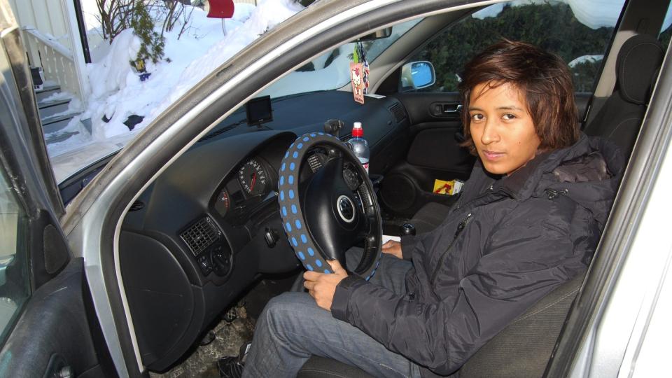 NEKTER � BETALE: Juliana Smeby Ilbr�ten (22) kj�rte for fort og uten f�rerkort da hennes far, Terje Ilbr�ten skar seg stygt p� en vinkelkutter. I retten i dag hevdet hun at hun handlet etter n�dretten. Foto: Marit Lunddal L�ken/Eidsvoll Ullensaker Blad