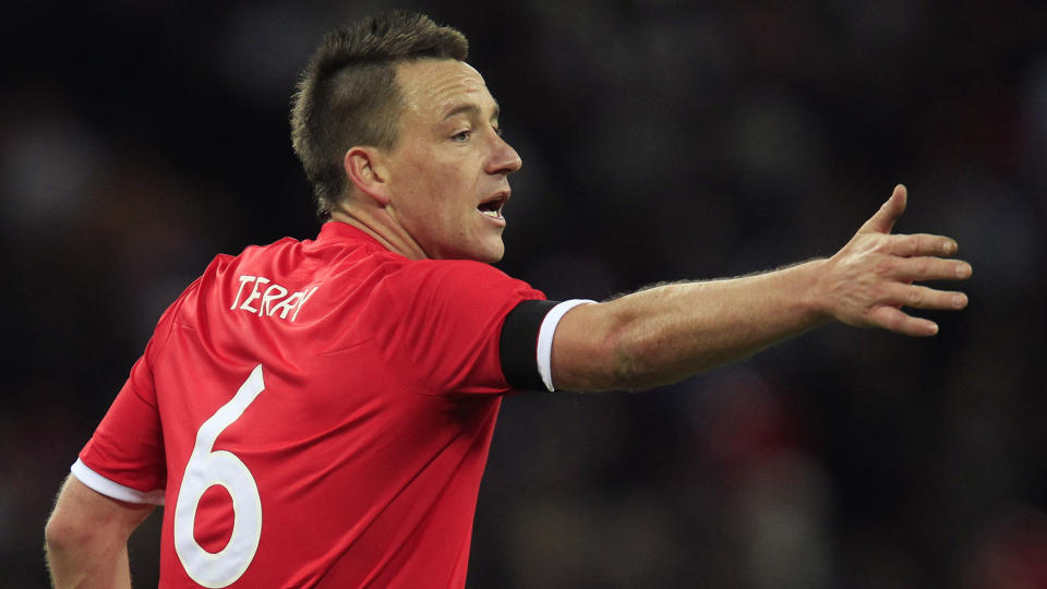 SNUDDE OPINIONEN: Hans f�rste ballber�ring ble m�tt med Wembley-piping, men etter hvert fikk John Terry publikum over p� sin side igjen. Foto: SCANPIX