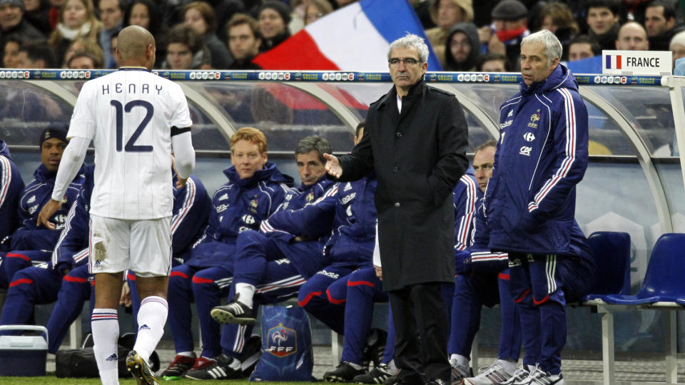 IKKE S� GOD SOM F�R: Raymond Domenech byttet ut Henry og var n�del�s i vurderingen av Barcelona-spilleren etter kampen. Foto: REUTERS/Charles Platiau