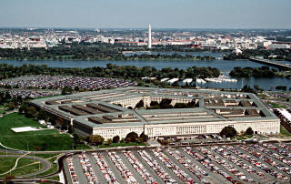 PENTAGON: Det var ved t-baneinngangen til dette bygget, Pentagon, skytingen skjedde. Bygget med sine karakteristiske fem kanter huser USAs forsvarsdepartement. Foto: AFP PHOTO / DoD / Scanpix