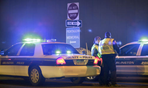 SKYTEDRAMA: En person begynte � skyte ved inngangen til Pentagon. Foto: REUTERS/Yuri Gripas / Scanpix