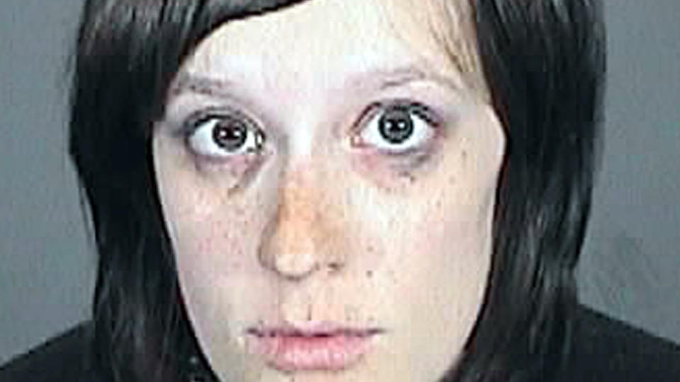 KASTET BABYEN I S�PLA P� FEST: Jessie Canfield (24) ble onsdag p�grepet etter at s�ppelt�mmere fant en d�d baby i s�pla utenfor huset hun var p� fest. Foto: AP Photo/Redondo Beach Police Department/Scanpix