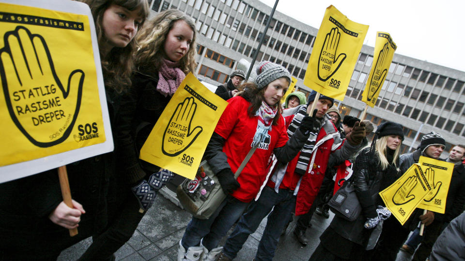 UNDER LUPEN: SOS rasime, her foran regjeringsbygget i Oslo. Foto: H�kon Mosvold Larsen / SCANPIX