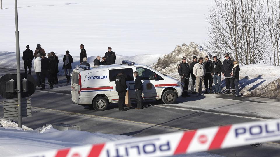 KOLLEGER I SORG: Kolleger av B�rge Ivarsen m�ttes ved �stedet i g�r.  FOTO: TORBJ�RN BERG