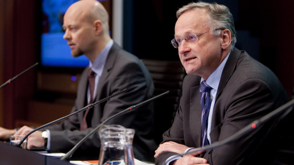 Refser: Sentralbanksjef Svein Gjedrem (t.h.) og oljefondsjef Yngve Slyngstad presenterte i dag �rsresultatet til oljefondet. Fondet er n� p� rekordstore 2640 milliarder kroner
Foto: H�kon Mosvold Larsen / Scanpix