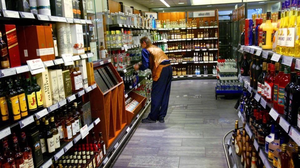 GODT NYTT P� POLET: Vinmonopolet har samlet mye god vin i det store marsslippet, som blir � finne i hyllene fra i morgen. 
FOTO: INGAR STORFJELL