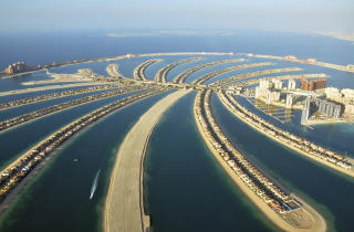 KUNSTIG �Y: Palm Jumeirah er en av verdens st�rste kuntige �yer. Foto: REUTERS/Matthias Seifert/Scanpix
