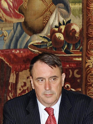 SKJ�VET UT: Den tidligere FN-diplomaten Peter Galbraith ville g� hardere til verks mot president Karzai etter fjor�rets valgfusk. Det fikk han ikke st�tte til, og m�tte g� fra jobben. Foto: AFP PHOTO DDP/ JOERG KOCH/SCANPIX