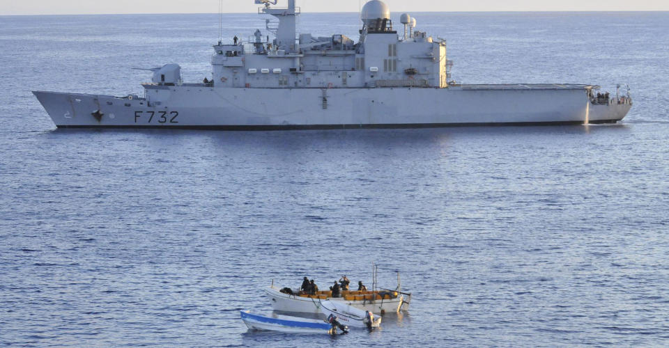 VENTER FLERE ANGREP: Monsuntiden er over i Det indiske hav, det betyr roligere sj� og flere angrep fra de somaliske piratene i omr�det. Det franske krigsskipet FS Nivose avverget i g�r morges et bordingsfors�k mot et forskningsskip.  Foto: AP PHOTO/SCANPIX