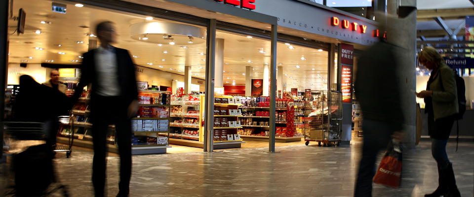 VIKTIG INNTEKTSKILDE: Overskuddet fra taxfreesalget g�r blant annet til � finansiere flyplassdriften.  
Foto: OLE C. H. THOMASSEN/DAGBLADET