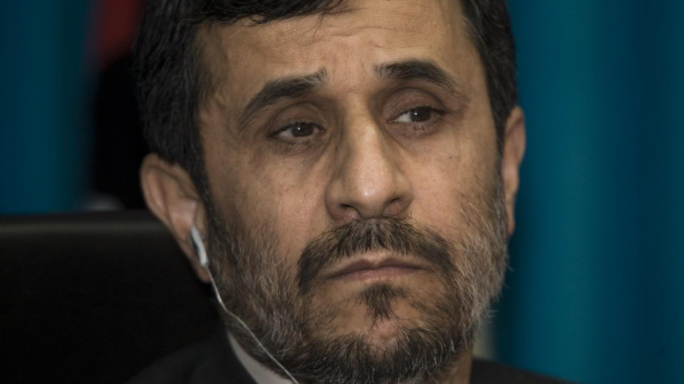 - FABRIKERT: I januar kalte president Mahmoud Ahmadinejad terrorangrepene 11. september 2001 for mistenkelig. N� utdyper han sine synspunkt. Foto:  REUTERS/Morteza Nikoubazl/Scanpix