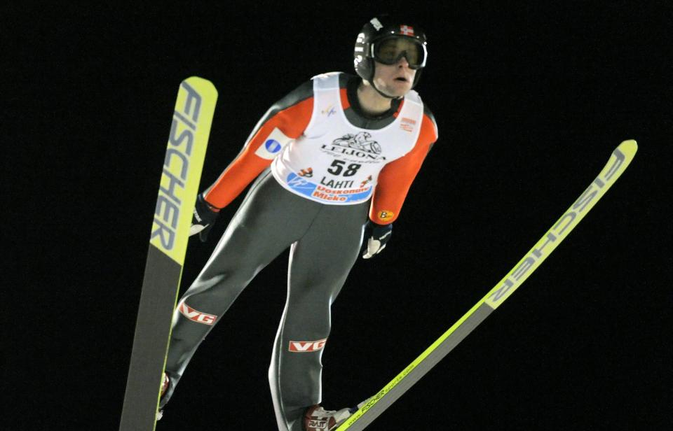 NORSK SEIER: Anders Jacobsen og co gikk til topps i lagkonkurransen i Lahtis da det bare ble arrangert �n omgang.Foto: SCANPIX/REUTERS/Pekka Sakki/Lehtikuva