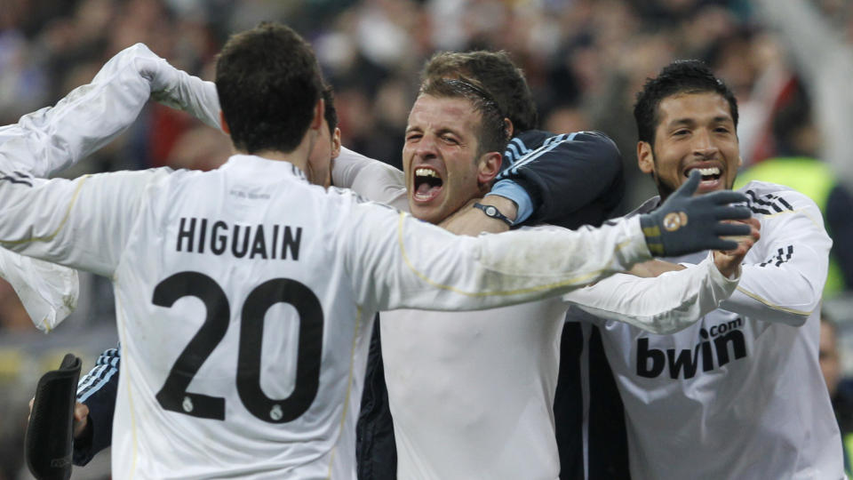 OVERTIDSHELT: Rafael van der Vaart var rett mann p� rett sted da han fullf�rte Real Madrids snuoperasjon mot Sevilla p� overtid.Foto: SCANPIX/AP Photo/Victor R. Caivano