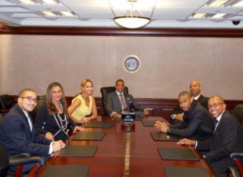IN DA (WHITE) HOUSE: Verken Jay-Z eller Obama mister nok tilhengere fra den harde kjernen etter at dette bildet lekket ut. Foto: RAPRADAR.COM
