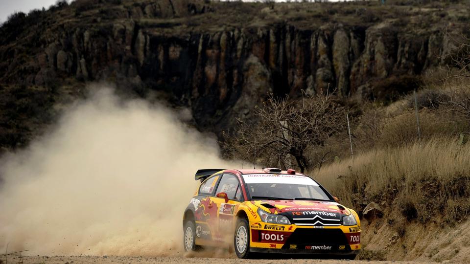 MED: Petter Solberg henger fortsatt med i teten i Rally Mexico. Foto: Scanpix/EPA/REPORTER IMAGES